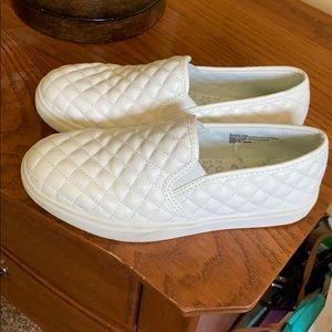 White sneakers for girls